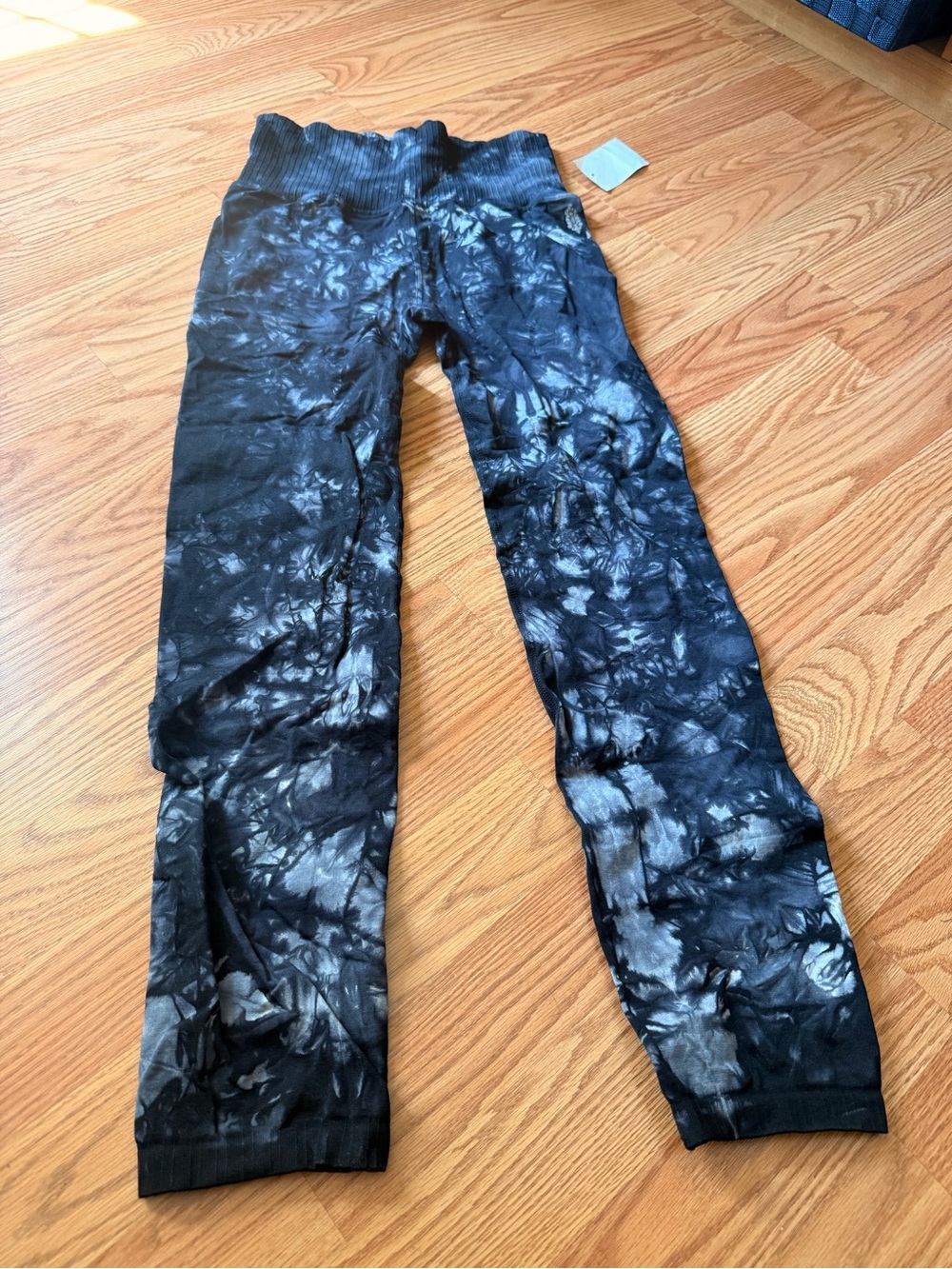 Free People Tie Dye Black Good Karma High-Rise Leggings M/L NWT - Picture 6 of 9